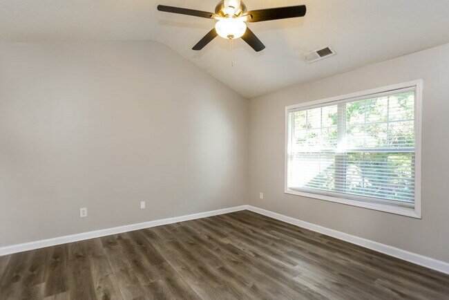 Building Photo - 253 Bainbridge Cir