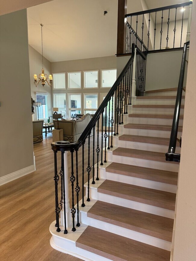 Building Photo - Spacious NW 2 story home locate in The Lakes available soon!