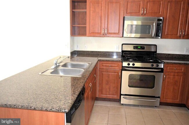 Building Photo - 12937 Centre Park Cir