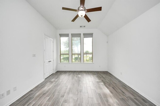 Building Photo - 10910 Wardrop Pl