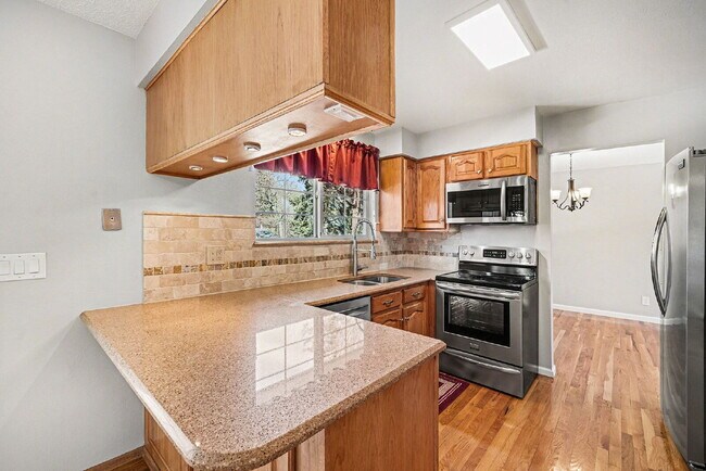 Building Photo - "Spacious 4-Bed Lakewood Gem with Hardwood Floors, Finished Basement & Fireplace - 2970 Sq Ft!"