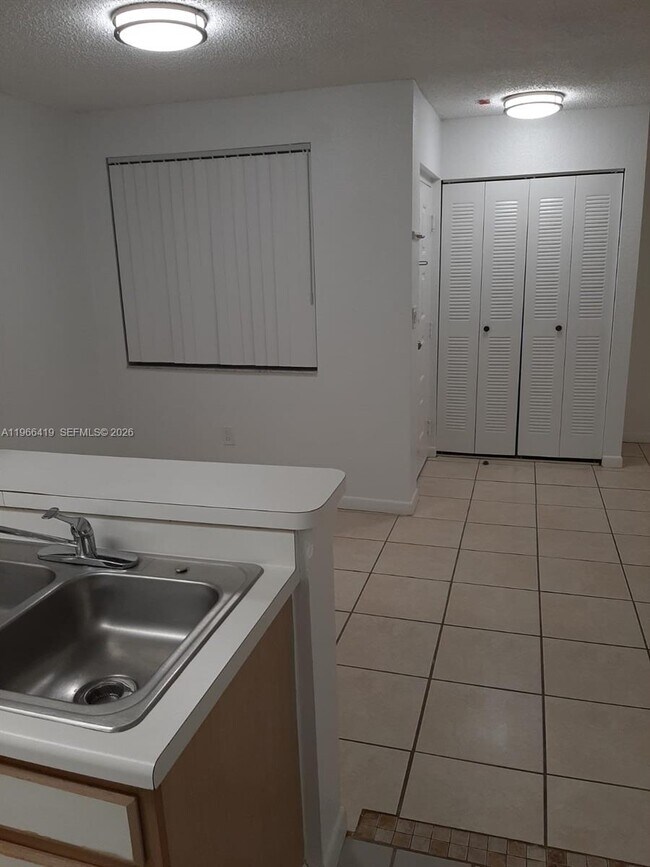 Building Photo - 2850 N Oakland Forest Dr