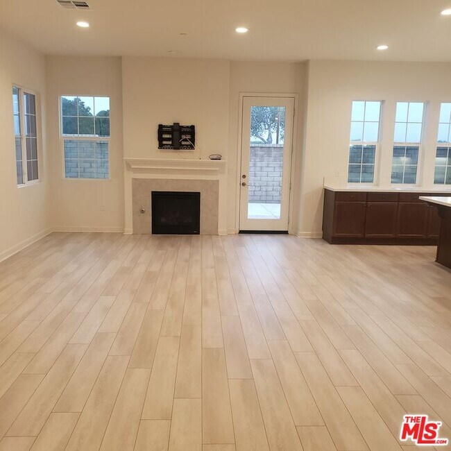 Building Photo - 1541 Thorpe Trl