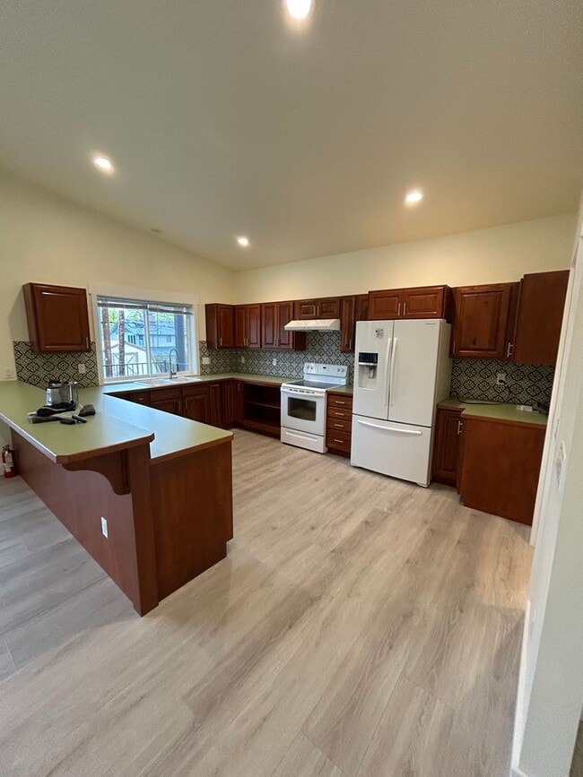 Building Photo - 2 Bedroom | 2 Bathroom Upstairs Duplex