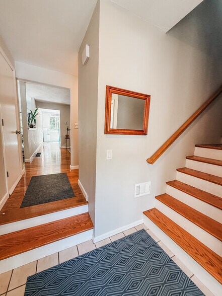 Building Photo - 20 Gaslight Ln