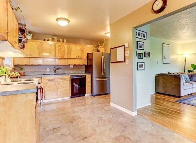 Building Photo - Arbor Lodge Bungalow with Hardwoods, Attac...
