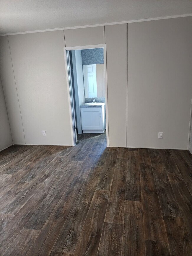 Building Photo - 220 CR 2600