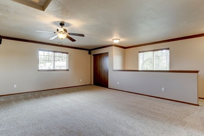 Building Photo - 3 Bedroom, 2.5 Bath Island Place Townhome