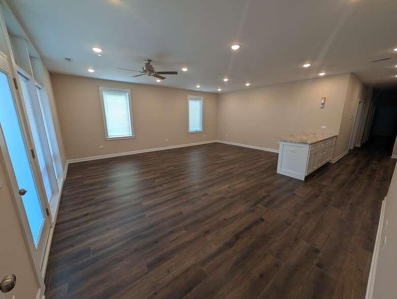 Building Photo - 1534 E 66th Pl