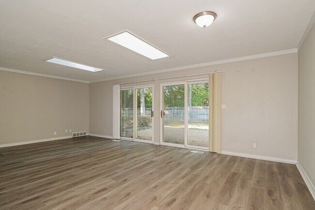 Building Photo - 3935 Parker Rd