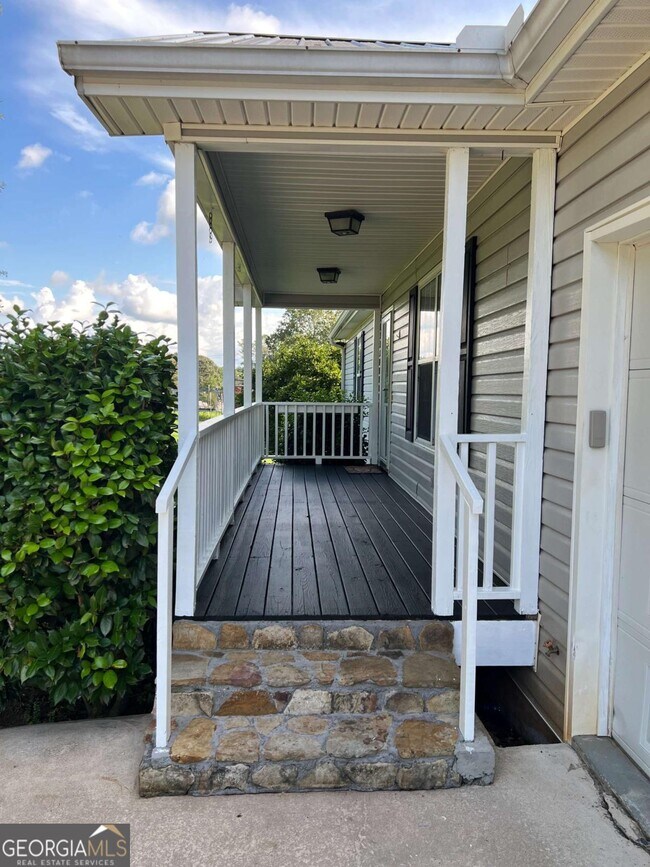 Building Photo - 5075 Mills Dr