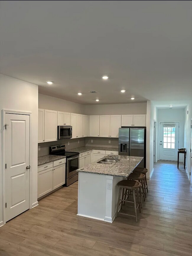 Building Photo - 930 Millstream Dr