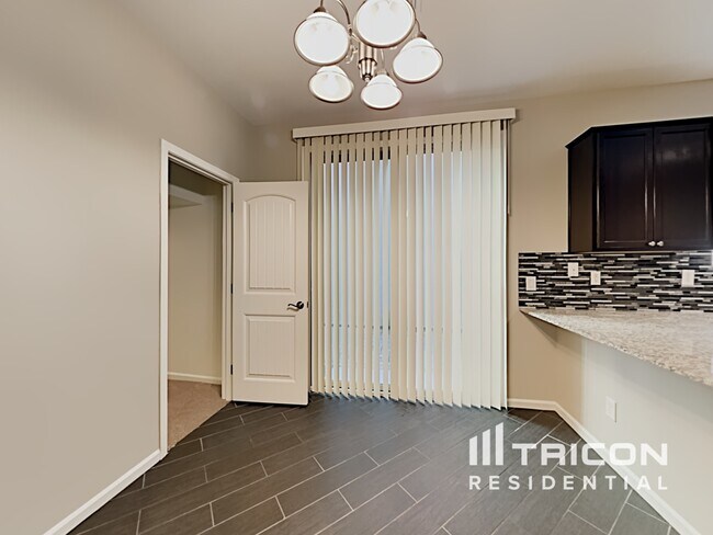 Building Photo - 1420 S Ponderosa Dr