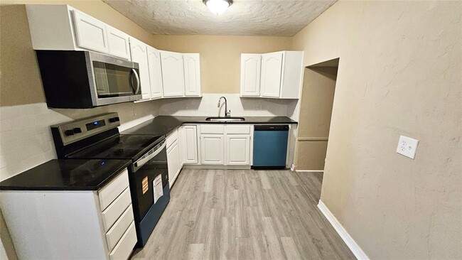 Building Photo - 4110 SE 11th St