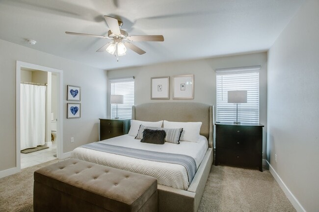 Building Photo - Available Now! 3/2/2 in Bell Farms!
