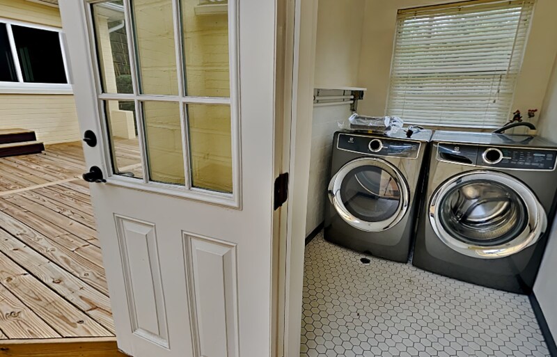 Building Photo - 1112 Chichester St