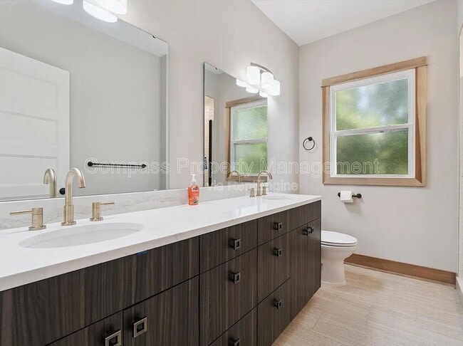 Building Photo - 800 Douglas St NW