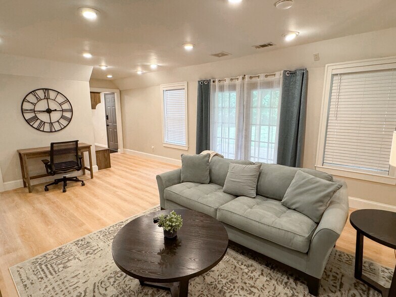 Building Photo - 4056 Lenox Park Dr