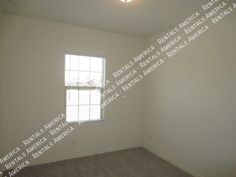 Building Photo - 378 S Borromeo Dr