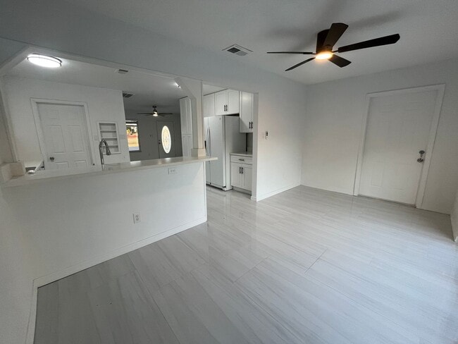 Building Photo - 18113 Cochran Blvd