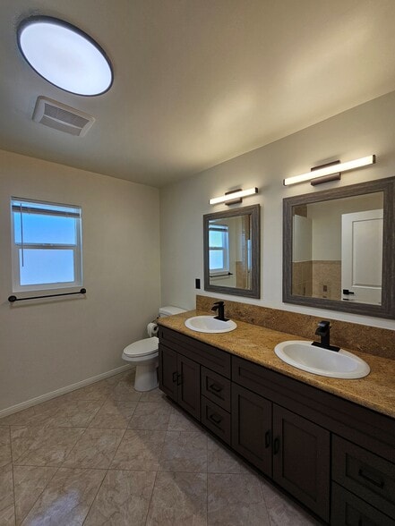 Building Photo - 2942 Midvale Ave