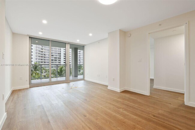 Building Photo - 1500 Bay Rd