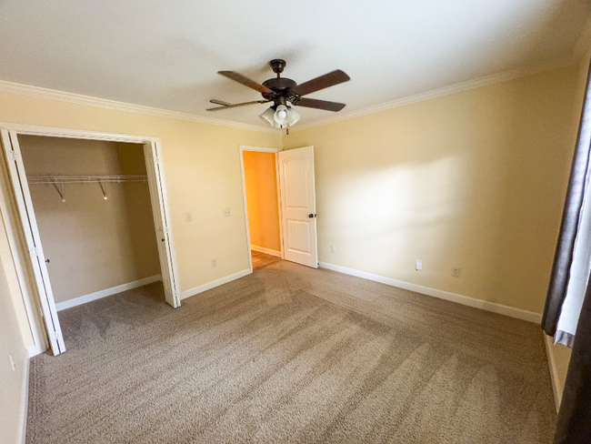 Building Photo - 104 Sagewood Ln