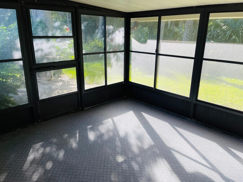 Building Photo - 1113 Oak Forest Cir