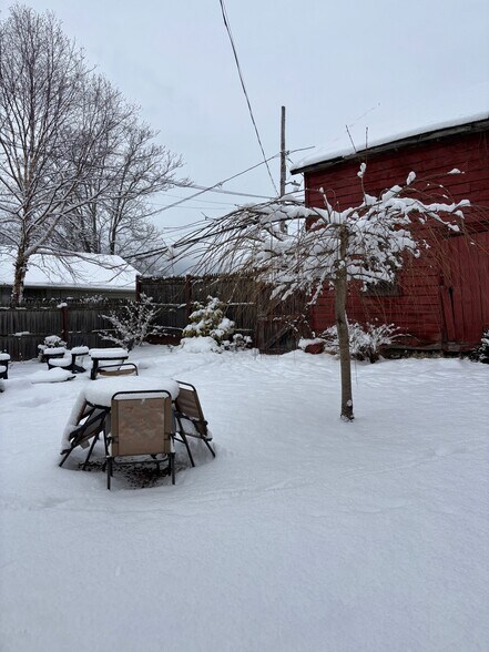 Building Photo - 552 Columbia St