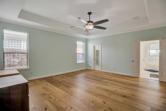 Building Photo - 301 Winding Oak Ln S