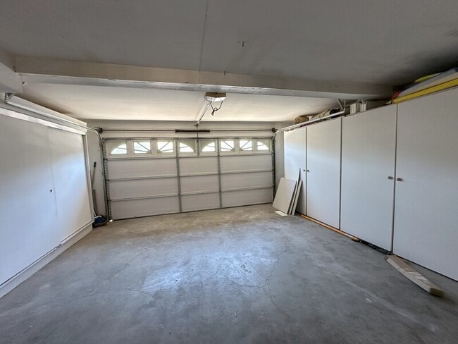 Building Photo - 3059 Delacodo Ave
