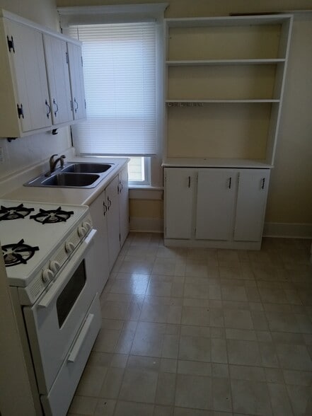 Building Photo - 417 King St