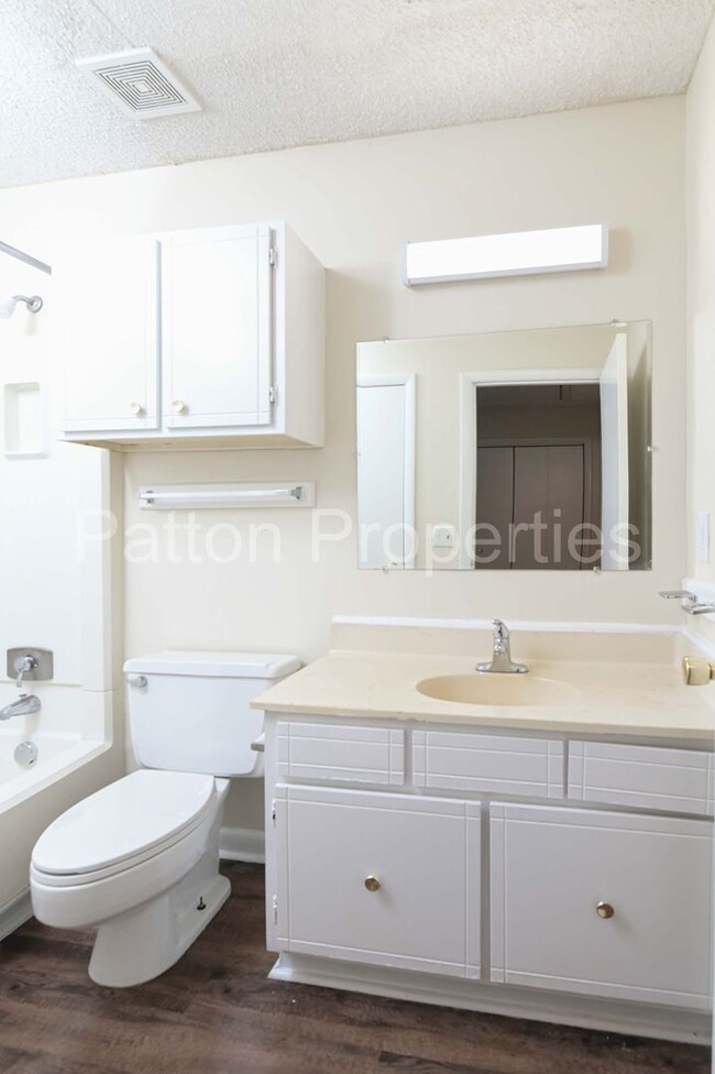 Building Photo - Point Arcadia Townhome