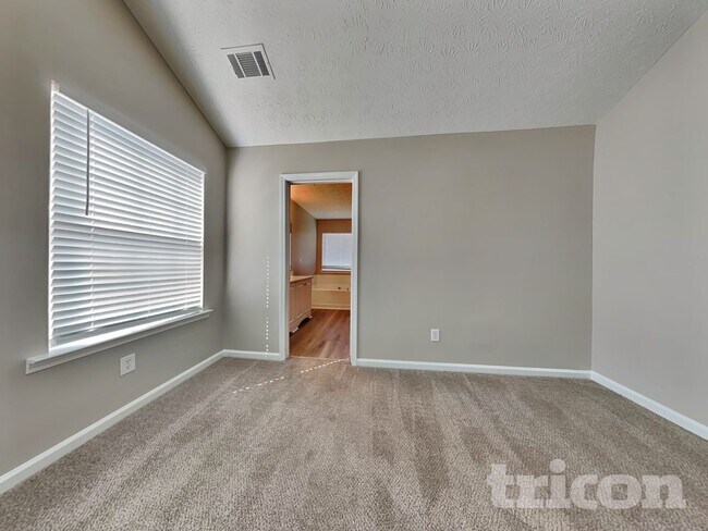 Building Photo - 225 Victoria Blvd