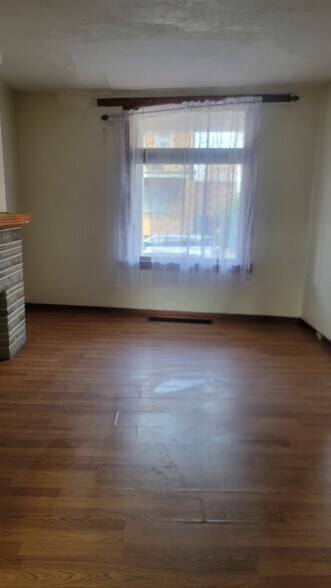Building Photo - 18 Melba Pl