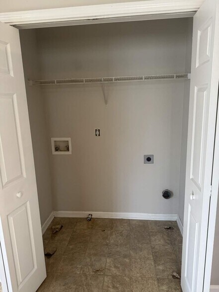 Building Photo - 40 Hanna Dr