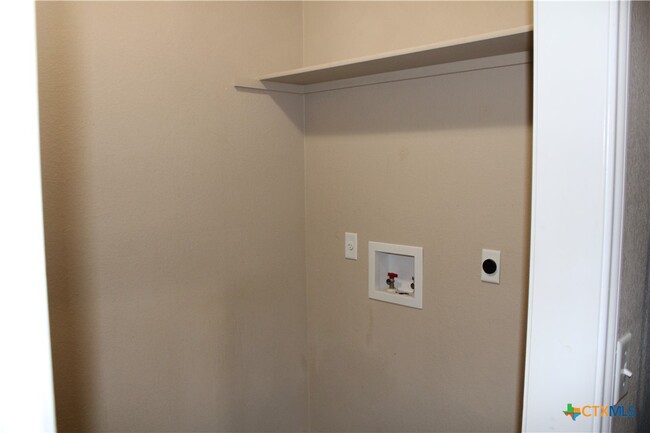 Building Photo - 621 Paseo del Plata Dr