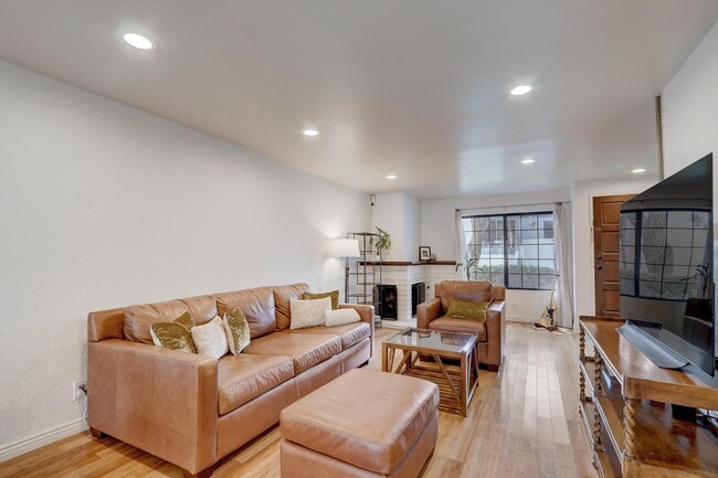 Building Photo - 4084 Crystal Dawn Ln