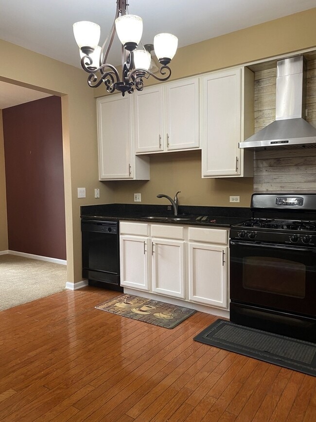 Building Photo - 2824 White Thorn Cir