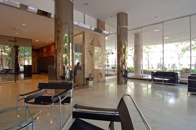 Lobby - 5757 N Sheridan Rd