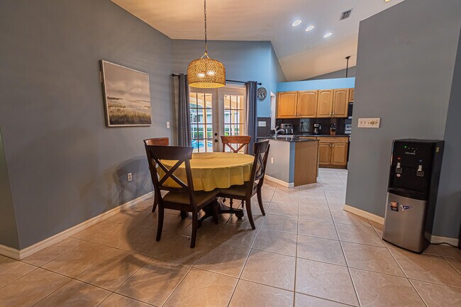 Building Photo - 1193 SW Live Oak Cove
