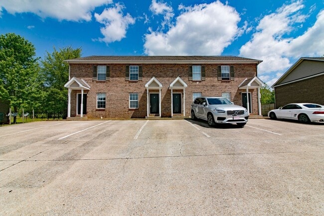 Building Photo - 821 Oak Arbor Ct