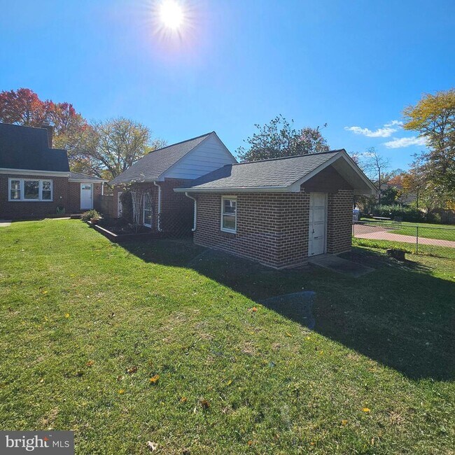 Building Photo - 5940 6th St