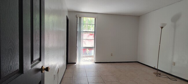 Building Photo - 6900 N Kendall Dr