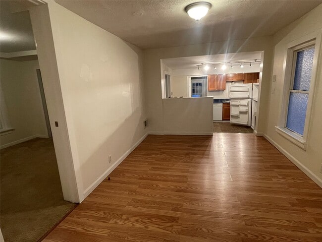 Building Photo - 947 W 3rd St