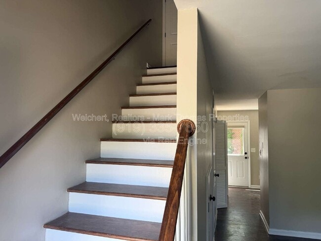 Building Photo - 208 Bridgefield Pl