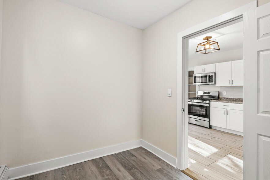 Building Photo - 202 N 1st St