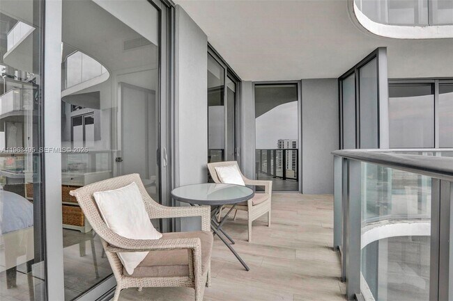 Building Photo - 121 NE 34th St