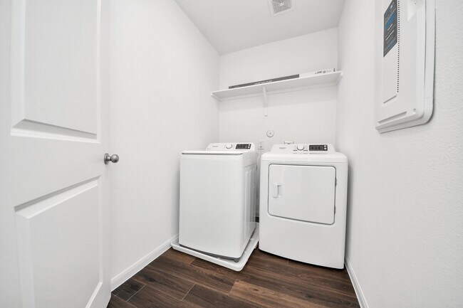 Building Photo - 25927 Chicory Dr