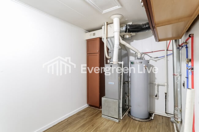 Building Photo - 3189 Astor Ave